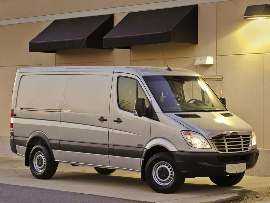  Freightliner Sprinter 2500 Cargo Van 2006 года  (фото 2 из 10)